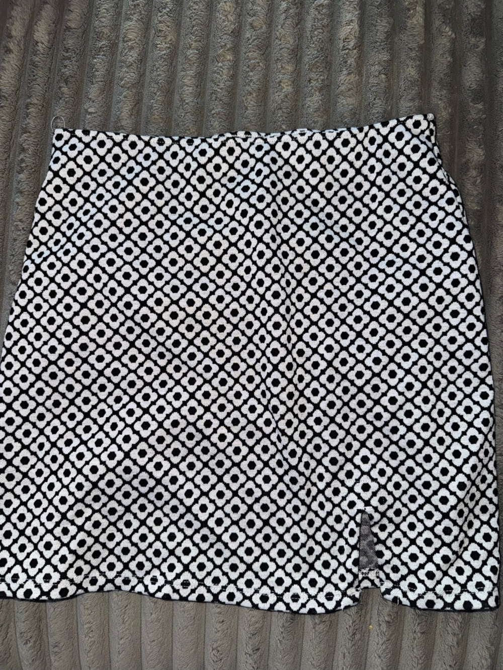 Hollister Black and White Patterned Skirt